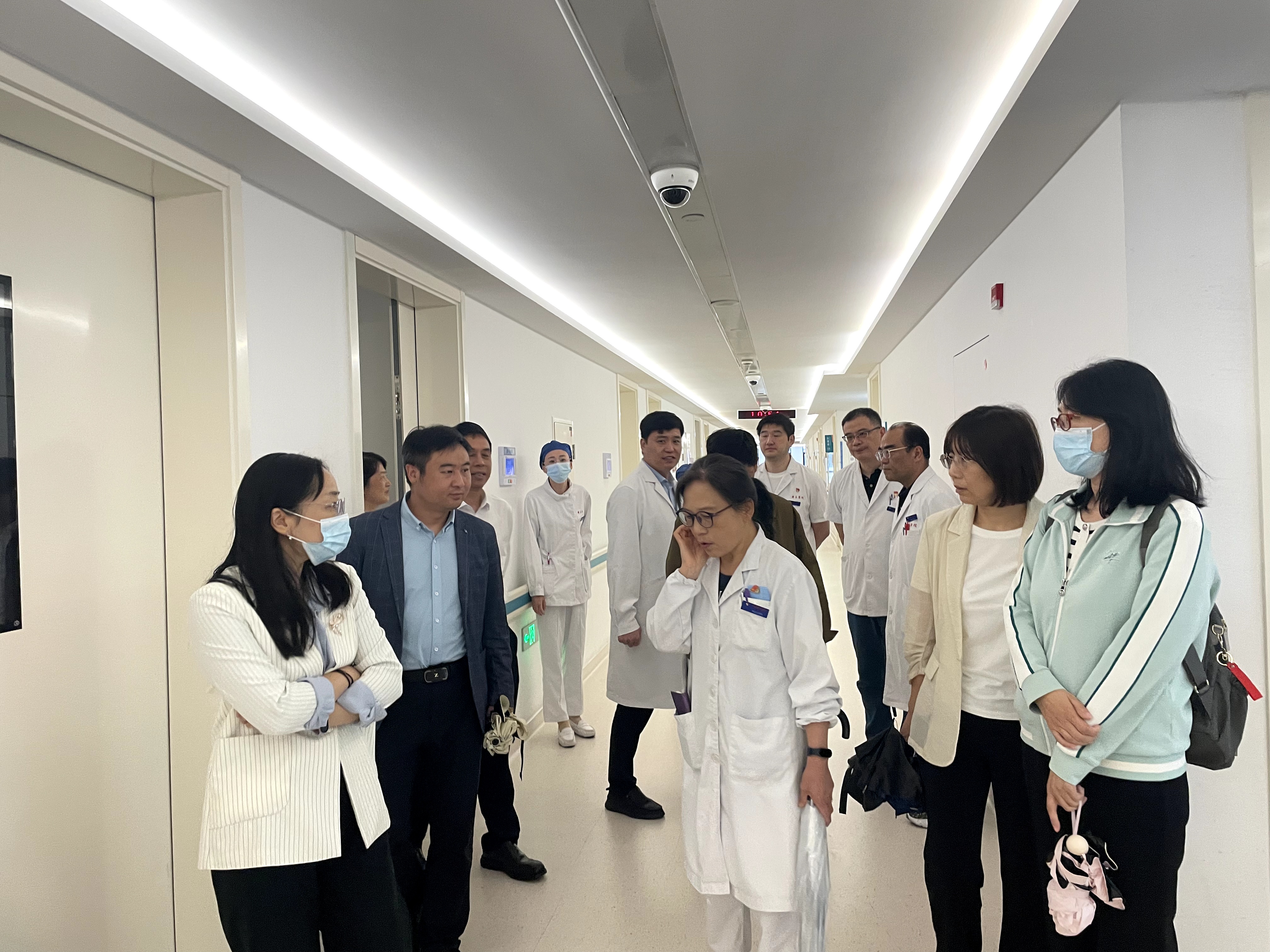 参观2.jpg 参观2.jpg
