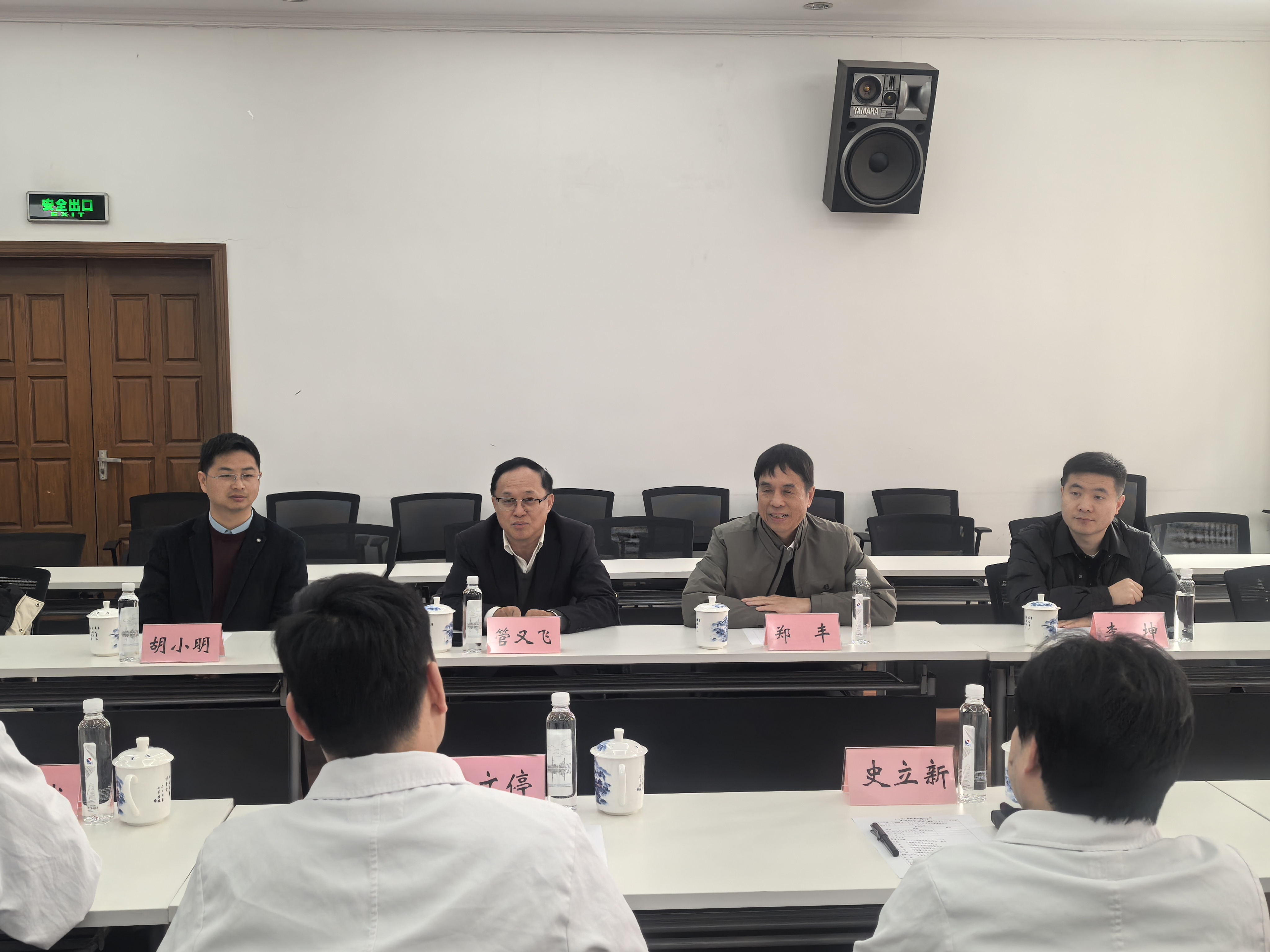 管发言.jpg 管发言.jpg