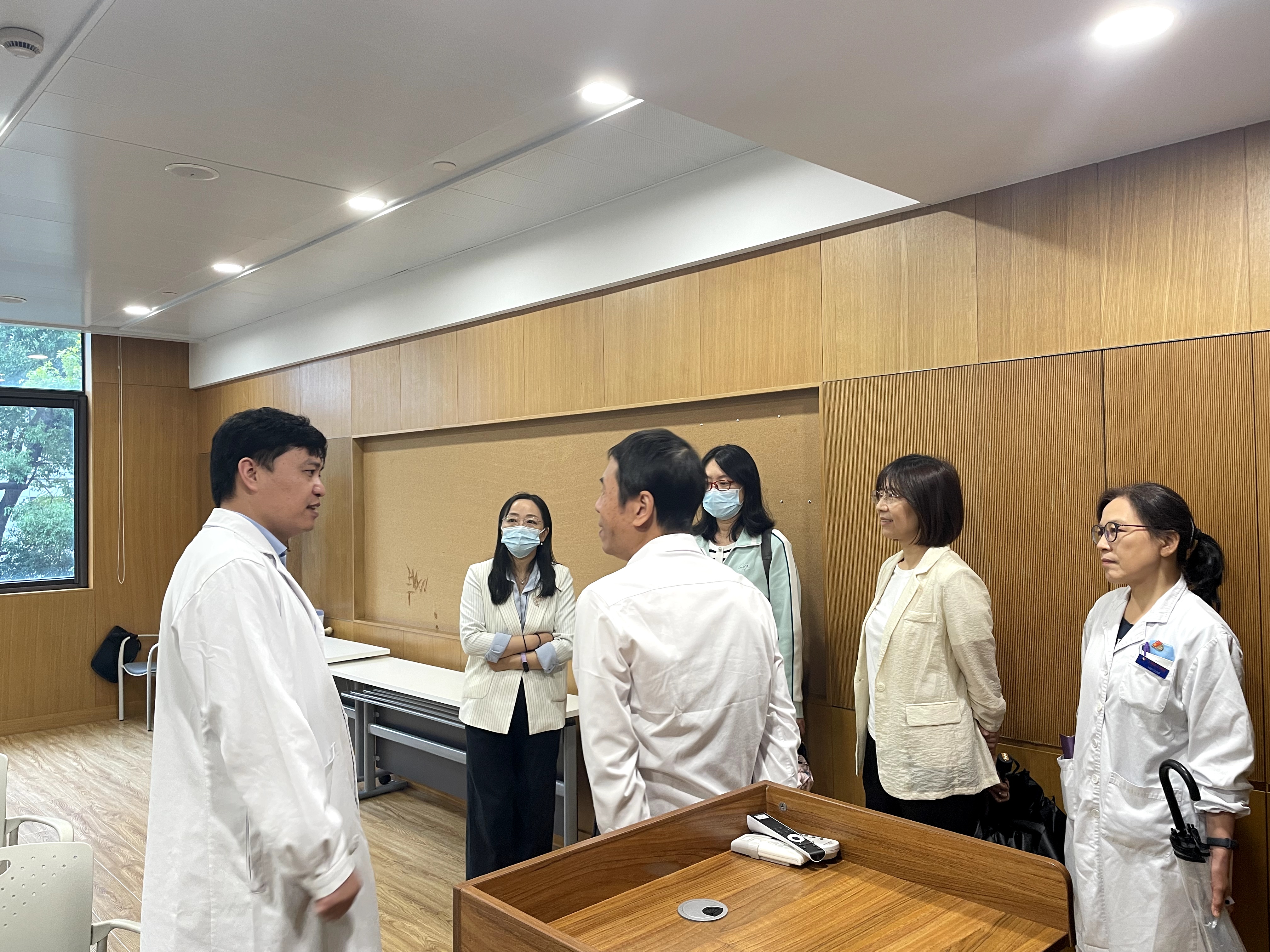 参观1.jpg 参观1.jpg
